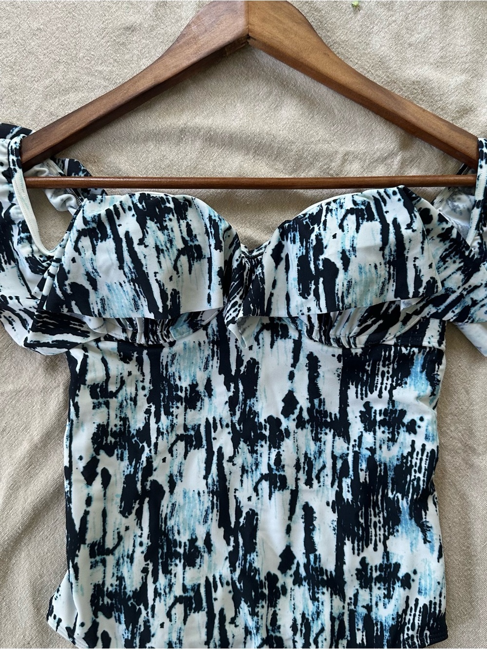 NEW Abercrombie Off the Shoulder Flounce Neckline One Piece Swimsuit with Sarong - Picture 5 of 10